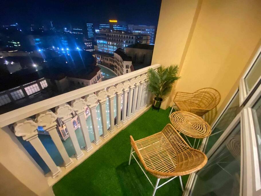 Venice In Mckinley Hill Bgc Taguig With Netflix And Wifi Apartment *