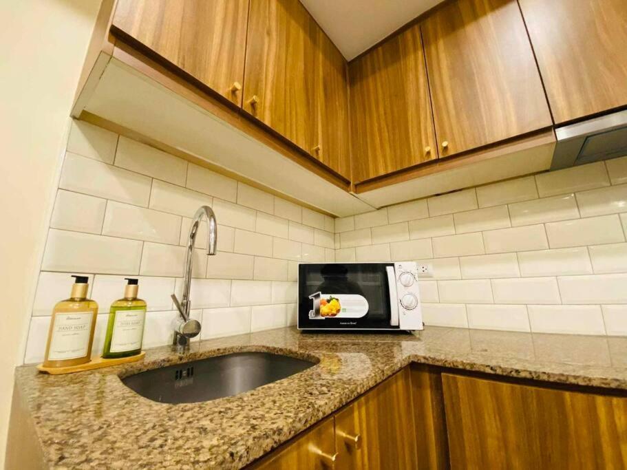 Venice In Mckinley Hill Bgc Taguig With Netflix And Wifi Apartment Manila