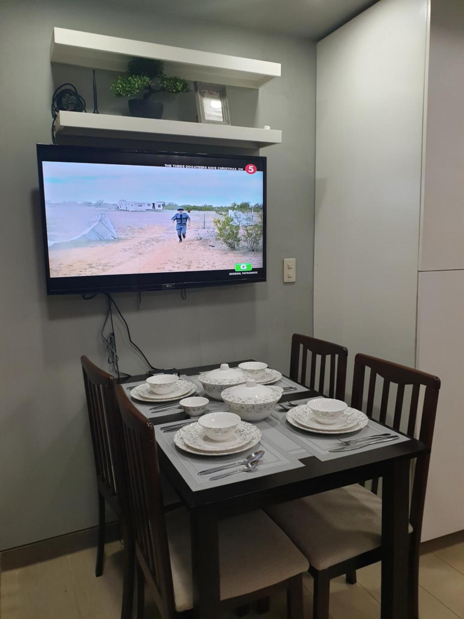 Venice In Mckinley Hill Bgc Taguig With Netflix And Wifi Apartment *