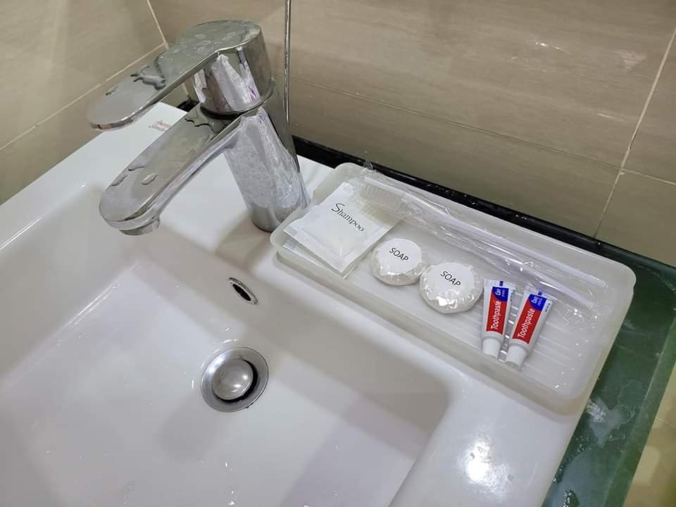 Venice In Mckinley Hill Bgc Taguig With Netflix And Wifi Apartment