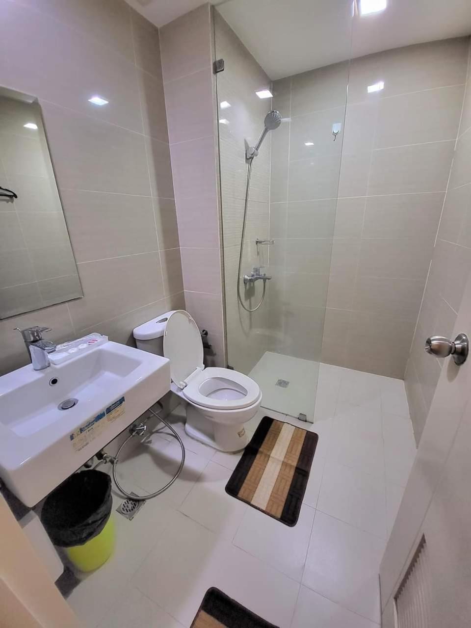 Venice In Mckinley Hill Bgc Taguig With Netflix And Wifi Manila