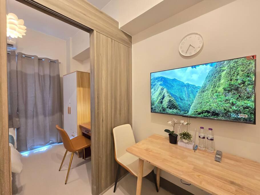 1br Unit Condotel W Balcony Fame Residences -fm48 Apartment Manila