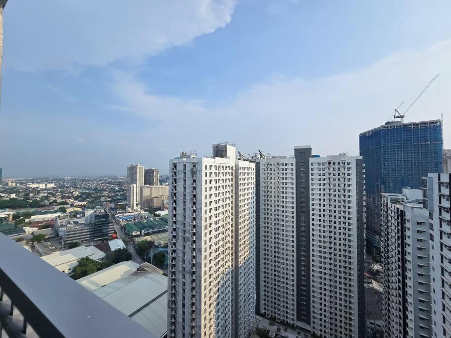 Apartment 1br Unit Condotel W Balcony Fame Residences -fm48 Manila
