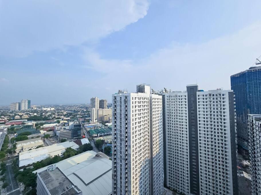 Apartment 1br Unit Condotel W Balcony Fame Residences -fm48 Manila