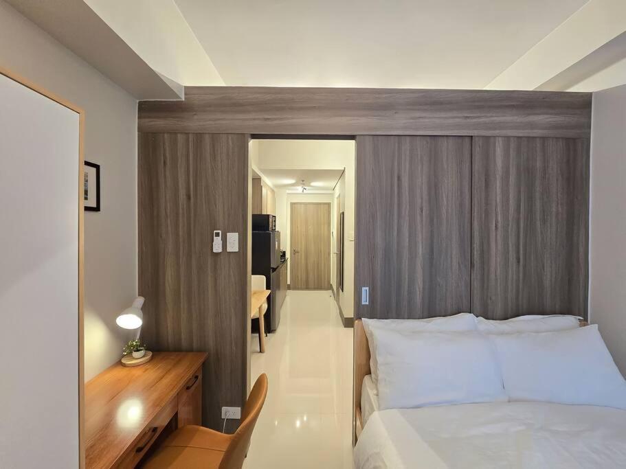 1br Unit Condotel W Balcony Fame Residences -fm48