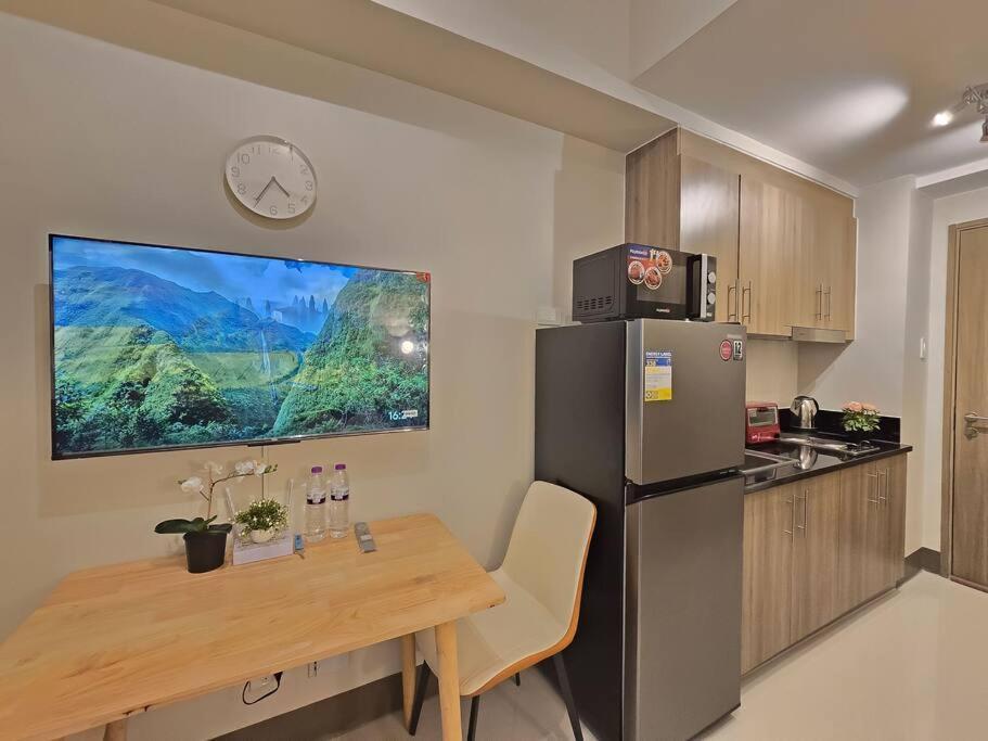 Apartment 1br Unit Condotel W Balcony Fame Residences -fm48 Manila