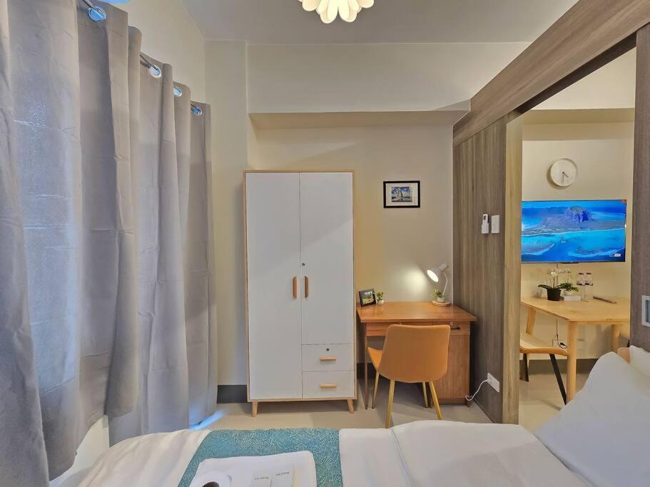 1br Unit Condotel W Balcony Fame Residences -fm48 * Manila