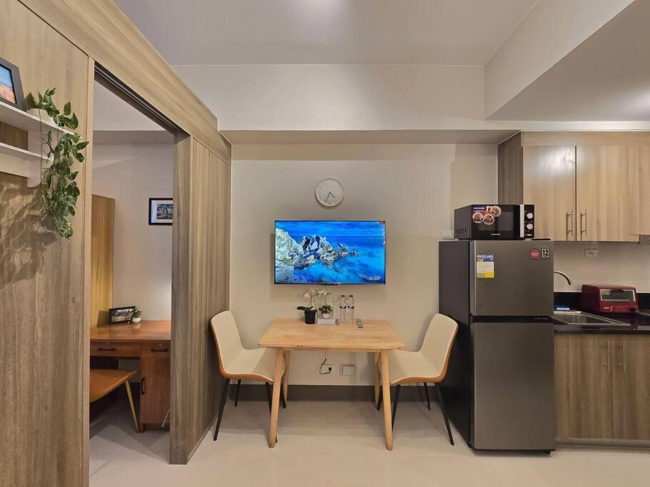 Apartment 1br Unit Condotel W Balcony Fame Residences -fm48 Manila