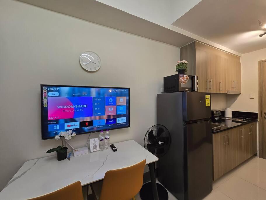 Apartment 1br Unit Condotel W Balcony Fame Residences - Fm45