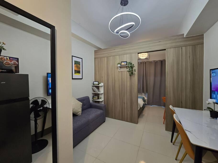 1br Unit Condotel W Balcony Fame Residences - Fm45 Manila