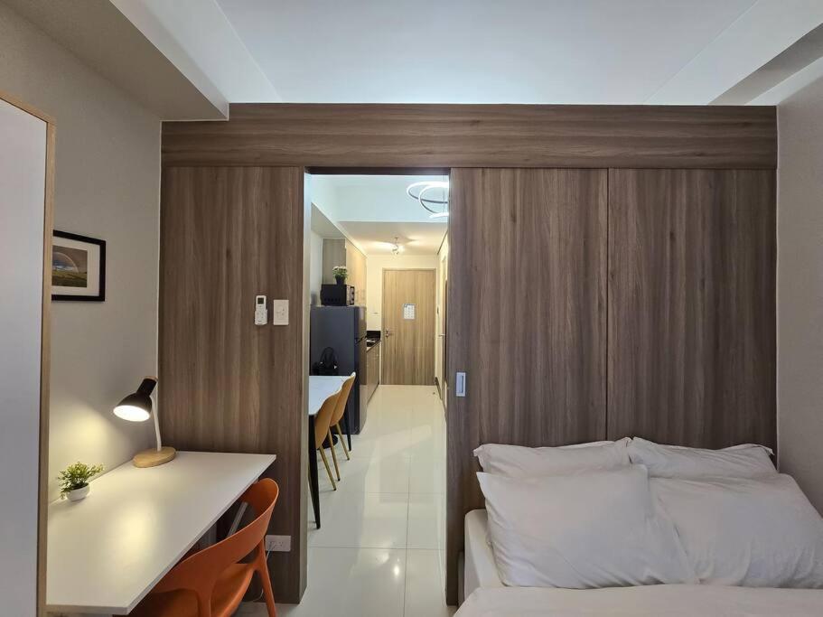 1br Unit Condotel W Balcony Fame Residences - Fm45 Apartment *