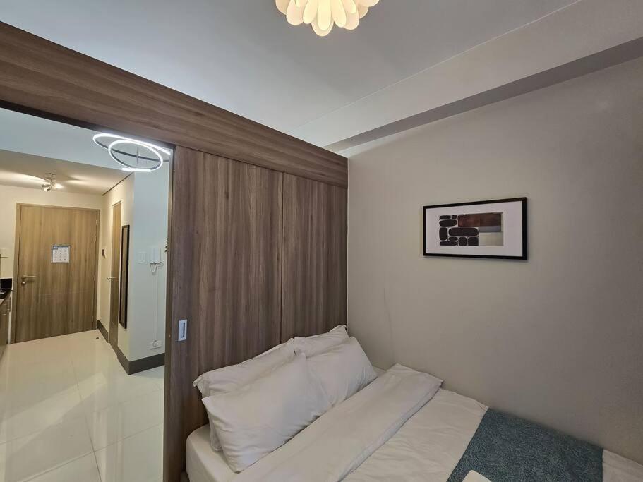 1br Unit Condotel W Balcony Fame Residences - Fm45 *