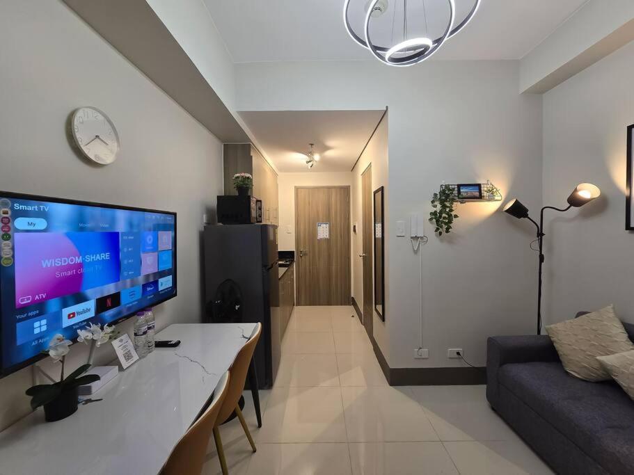 1br Unit Condotel W Balcony Fame Residences - Fm45 Apartment