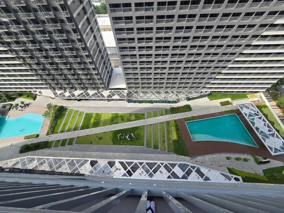Apartment 1br Unit Condotel W Balcony Fame Residences - Fm45 Manila