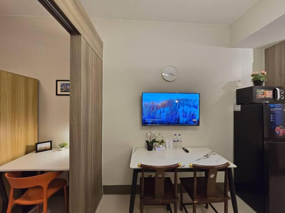 Apartment 1br Unit Condotel W Balcony Fame Residences -fm44 Manila