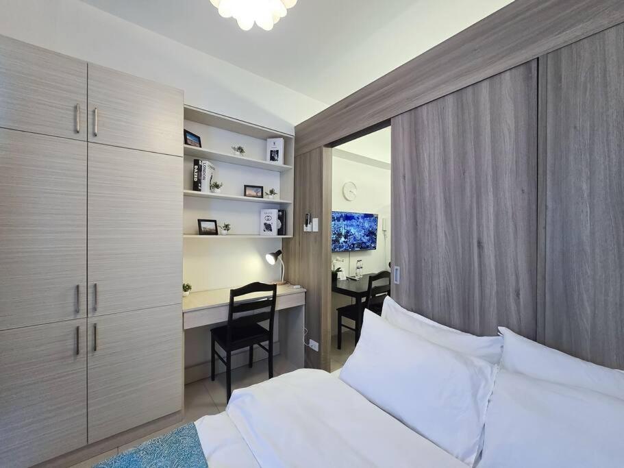 1br Unit Condotel W Balcony Fame Residences #fm43 Manila