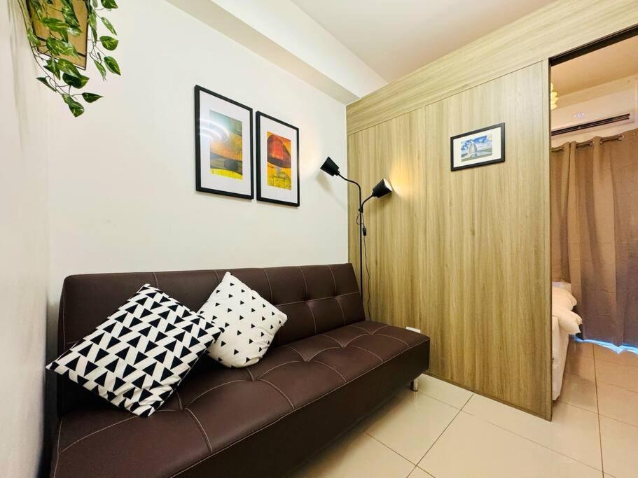 1br Unit Condotel W Balcony Fame Residences -fm42 * Manila