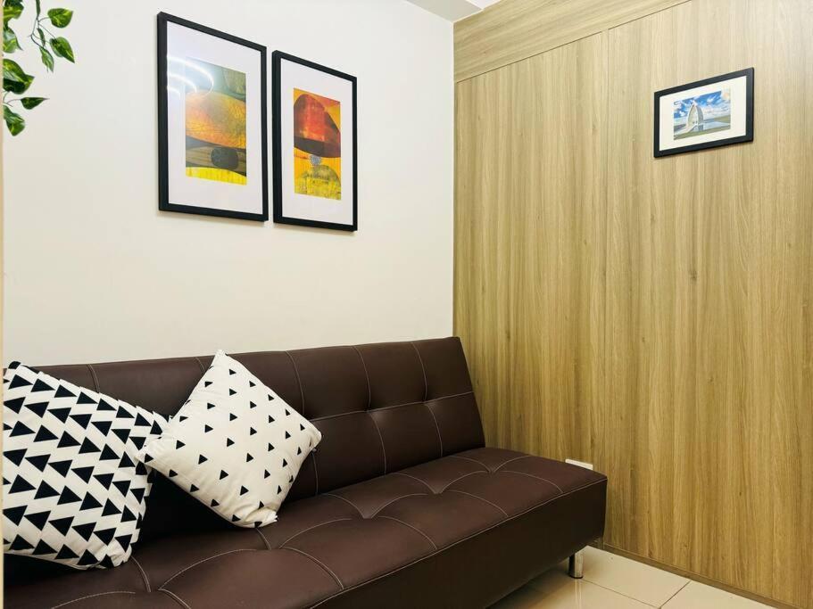 1br Unit Condotel W Balcony Fame Residences -fm42 * Manila