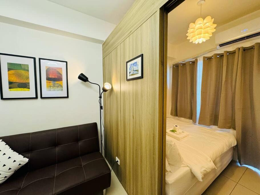 Apartment 1br Unit Condotel W Balcony Fame Residences -fm42 Manila