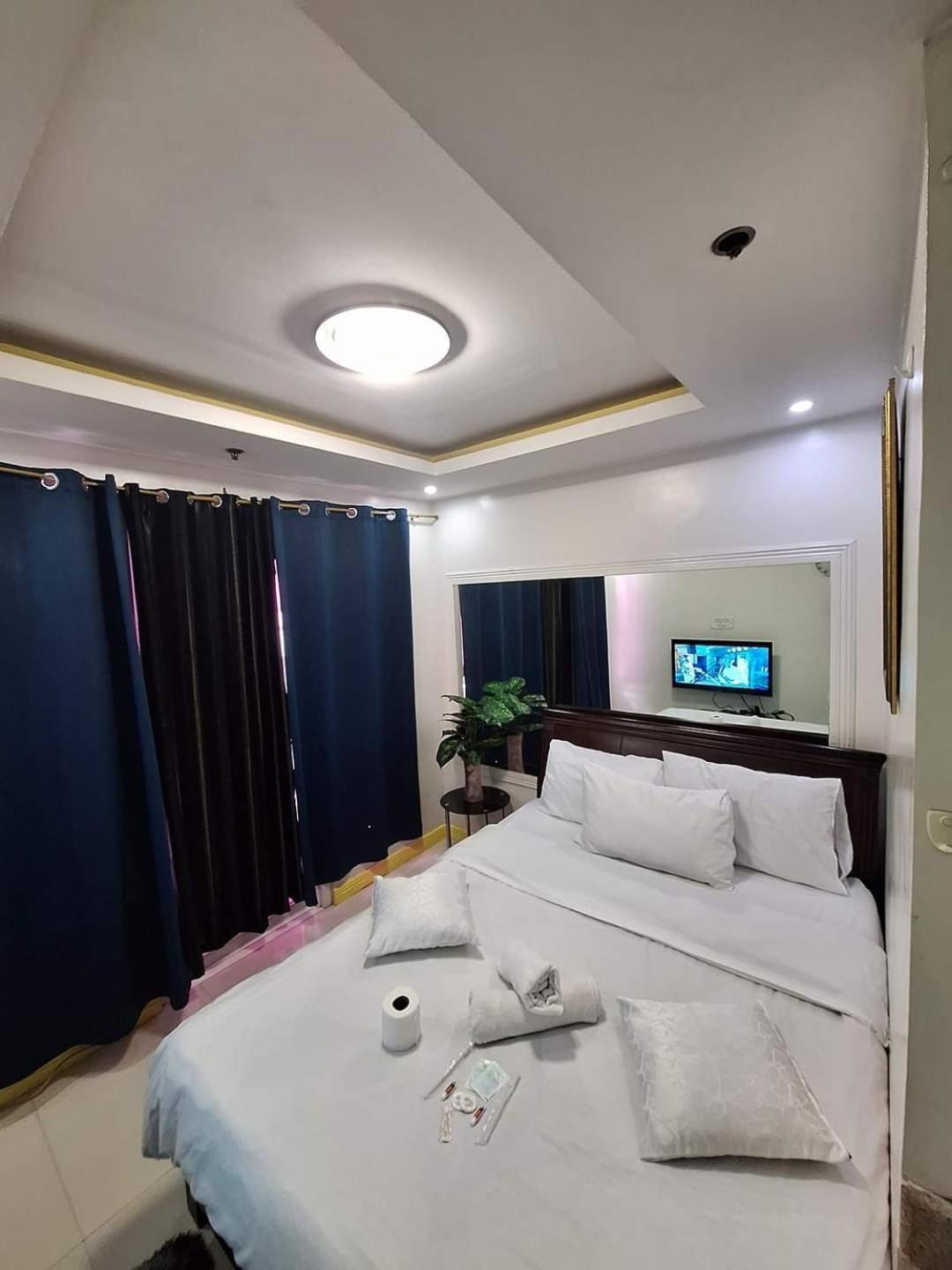 In Birch Tower Malate - Infront Of Mall Apartment *