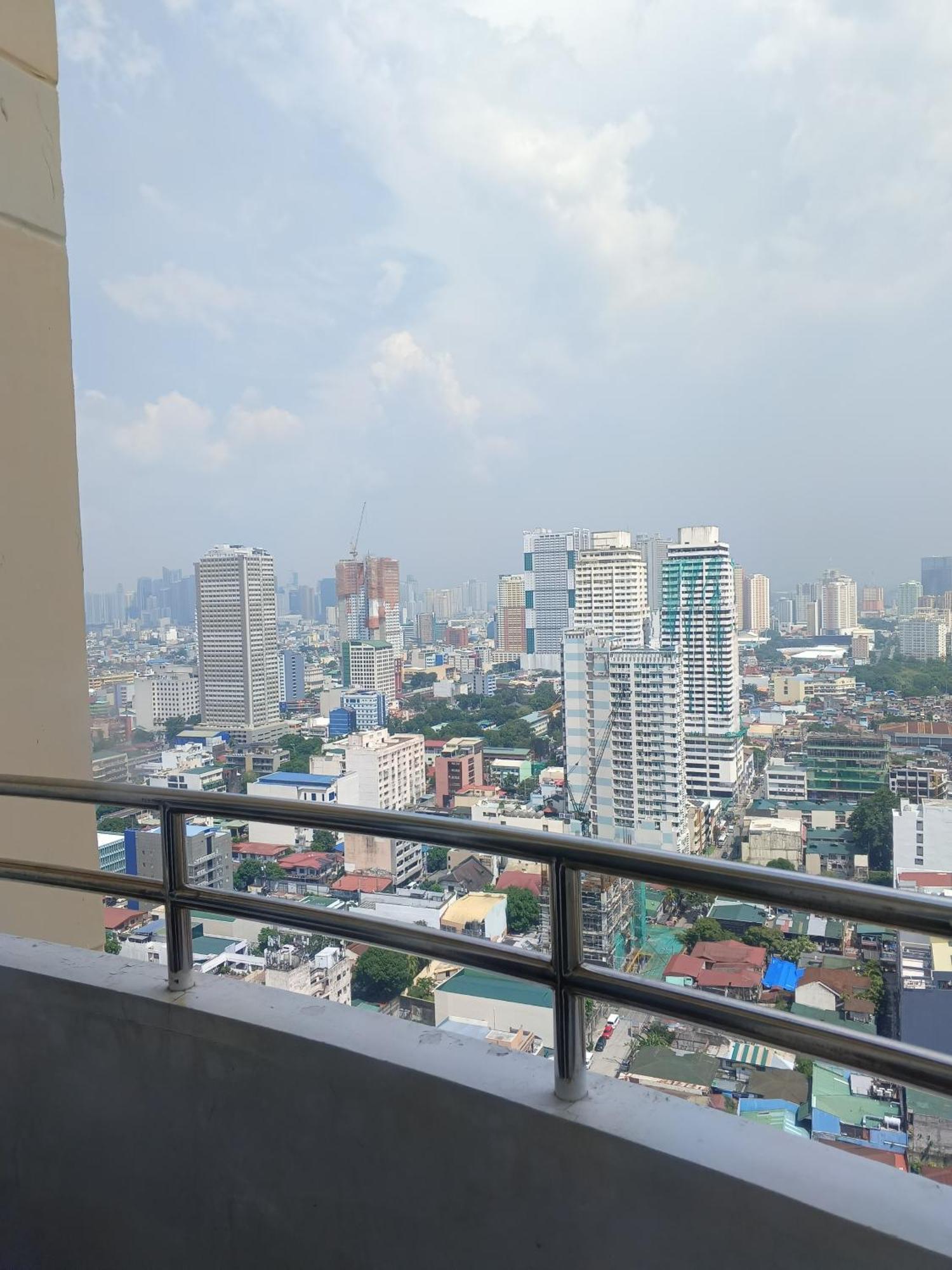 Apartment In Birch Tower Malate - Infront Of Mall