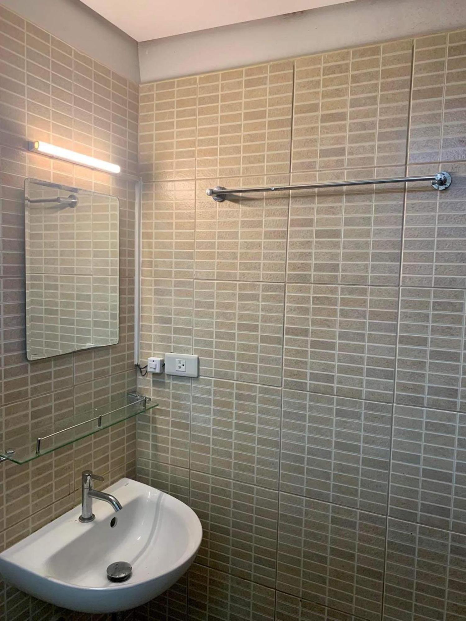 Spacious In Alabang Apartamento