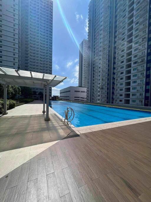 Unit In Quezon Grass Residences Tower 5 32nd Floor Manila