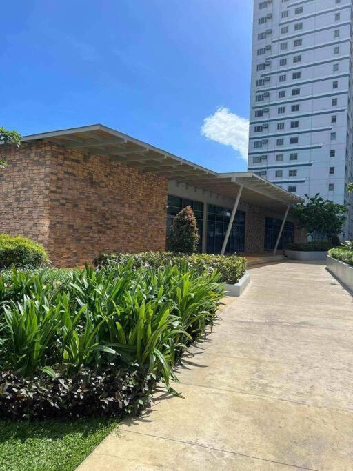 Unit In Quezon Grass Residences Tower 5 32nd Floor