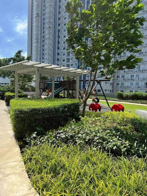 Apartment Unit In Quezon Grass Residences Tower 5 32nd Floor *