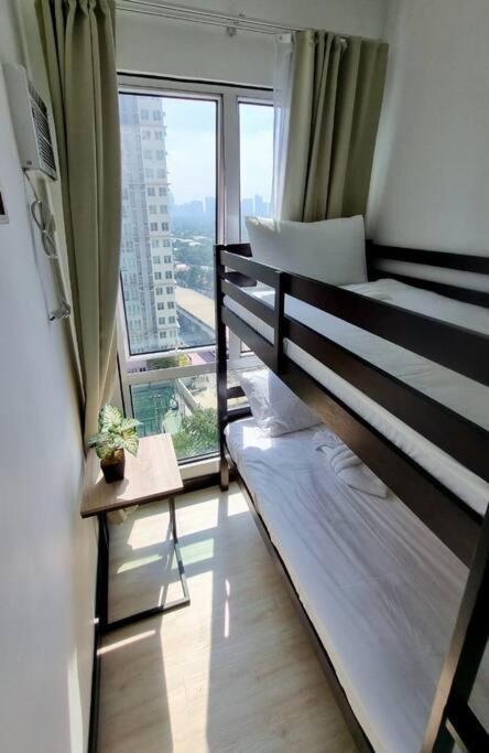 Spacious 2br San Lorenzo Place 4km Airport Manila