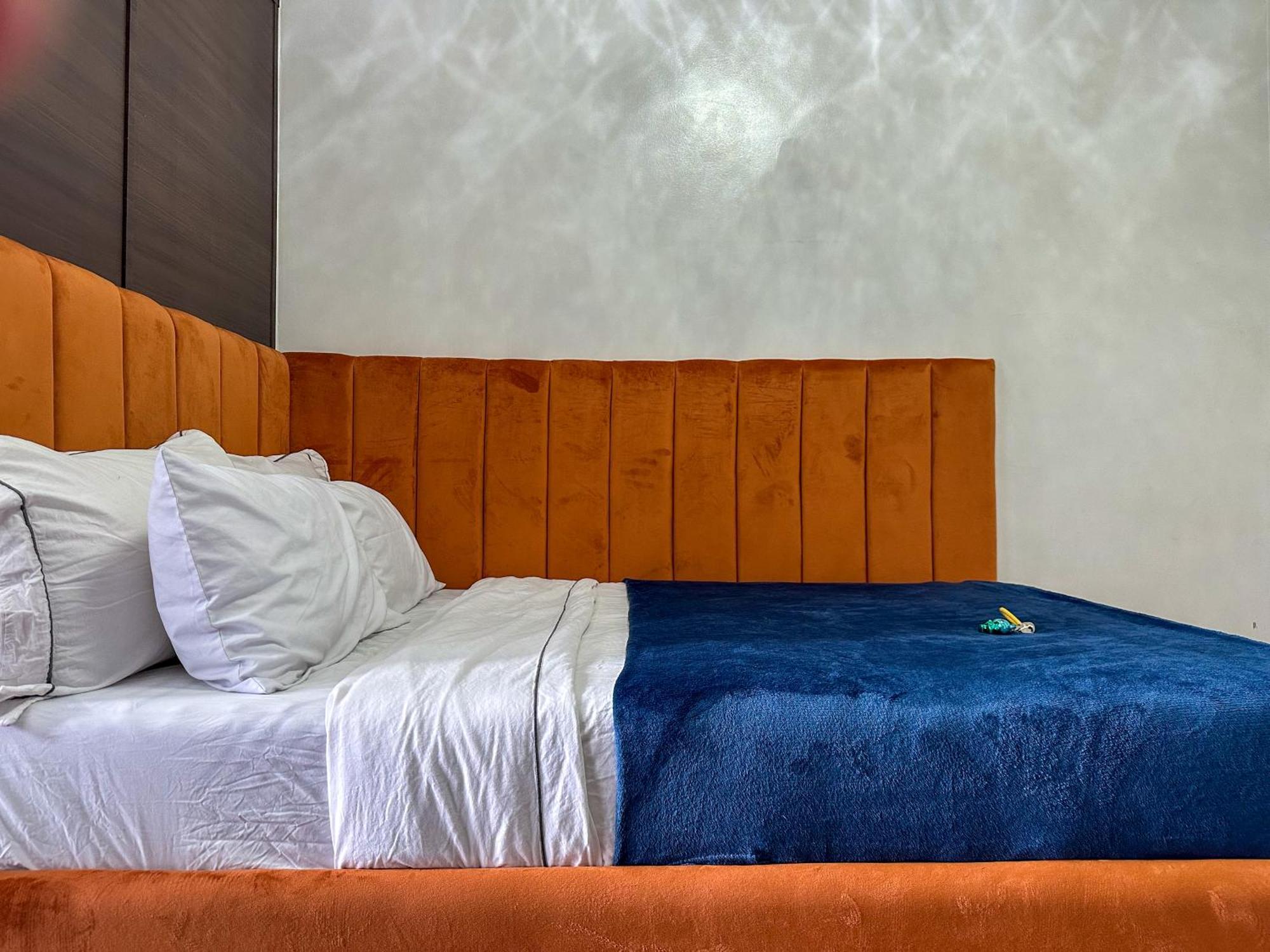 Air Residences Makati With Balcony Lights View Apartment Manila