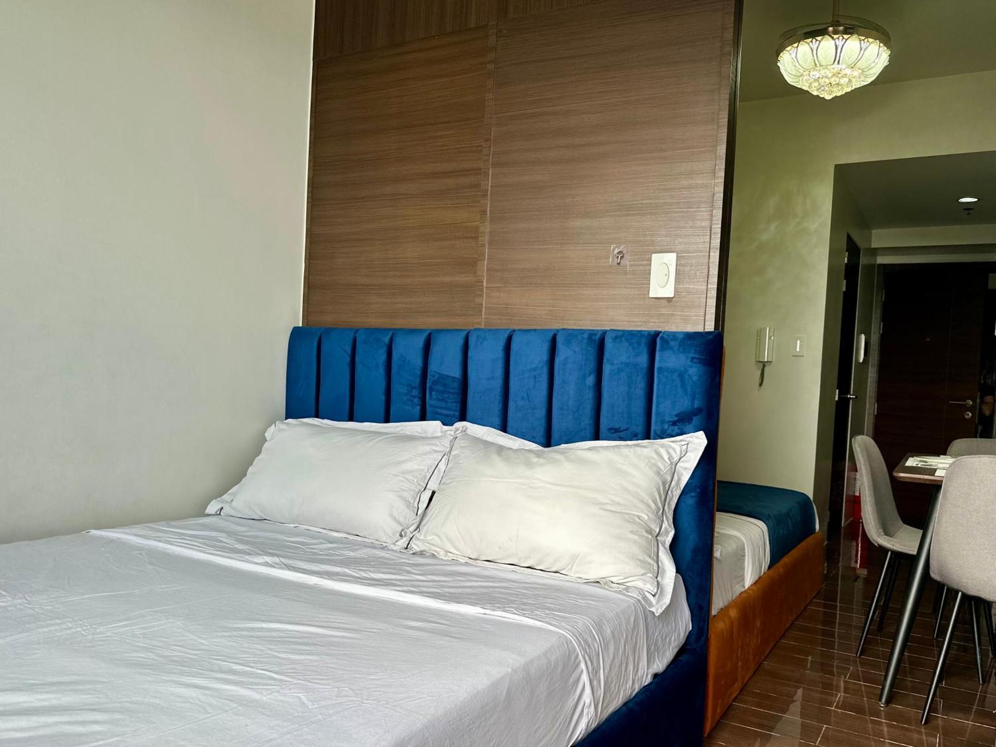 Air Residences Makati With Balcony Lights View Apartment