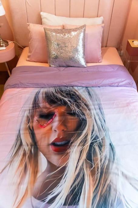 Taylor Swift Inspired Near Okada Moa Apartment *