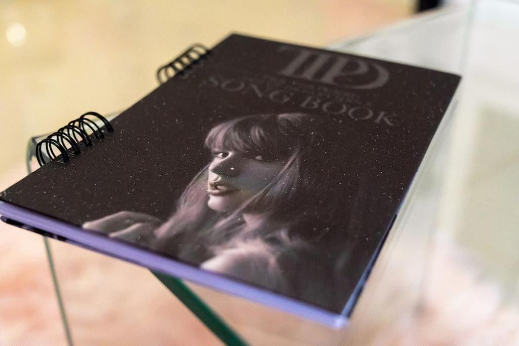 Taylor Swift Inspired Near Okada Moa *