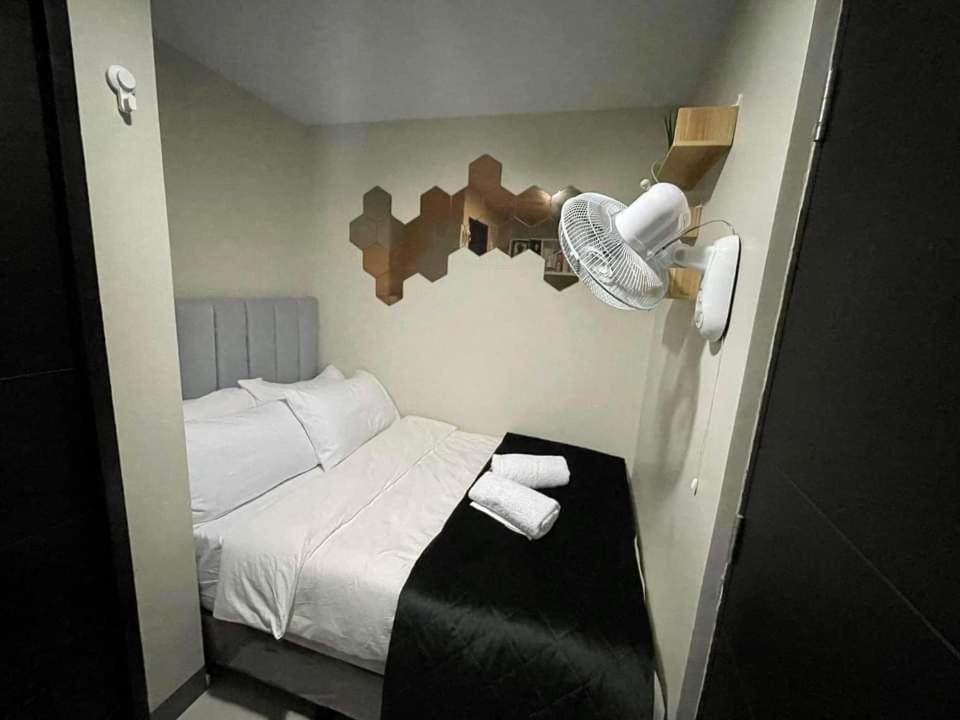 At Uptown Parksuites Ii Uptown Bgc Manila