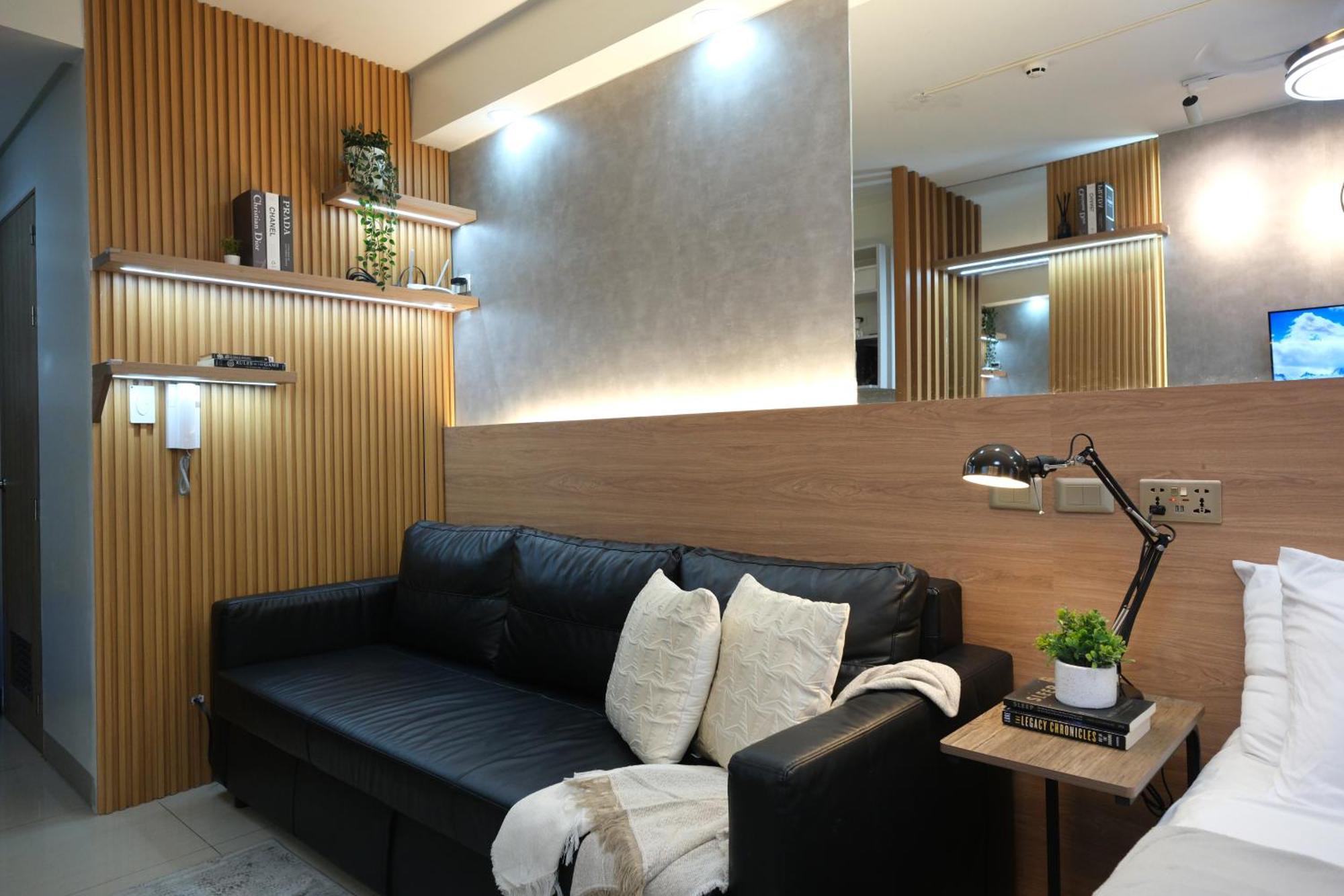 Apartment Staycation Near Mall Of Asia, Condotel With King Bed