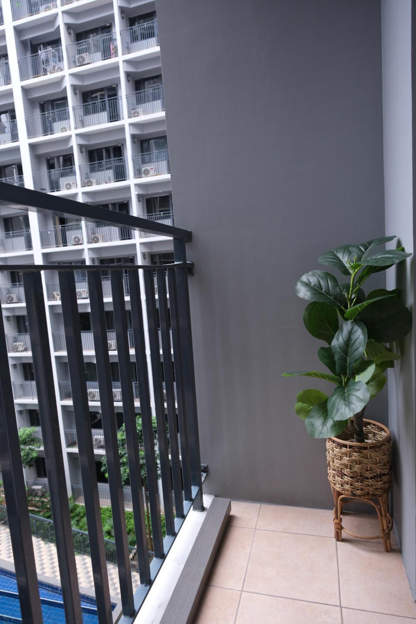Apartment Staycation Near Mall Of Asia, Condotel With King Bed *