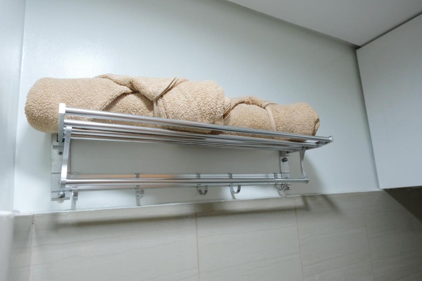Apartment Staycation Near Mall Of Asia, Condotel With King Bed