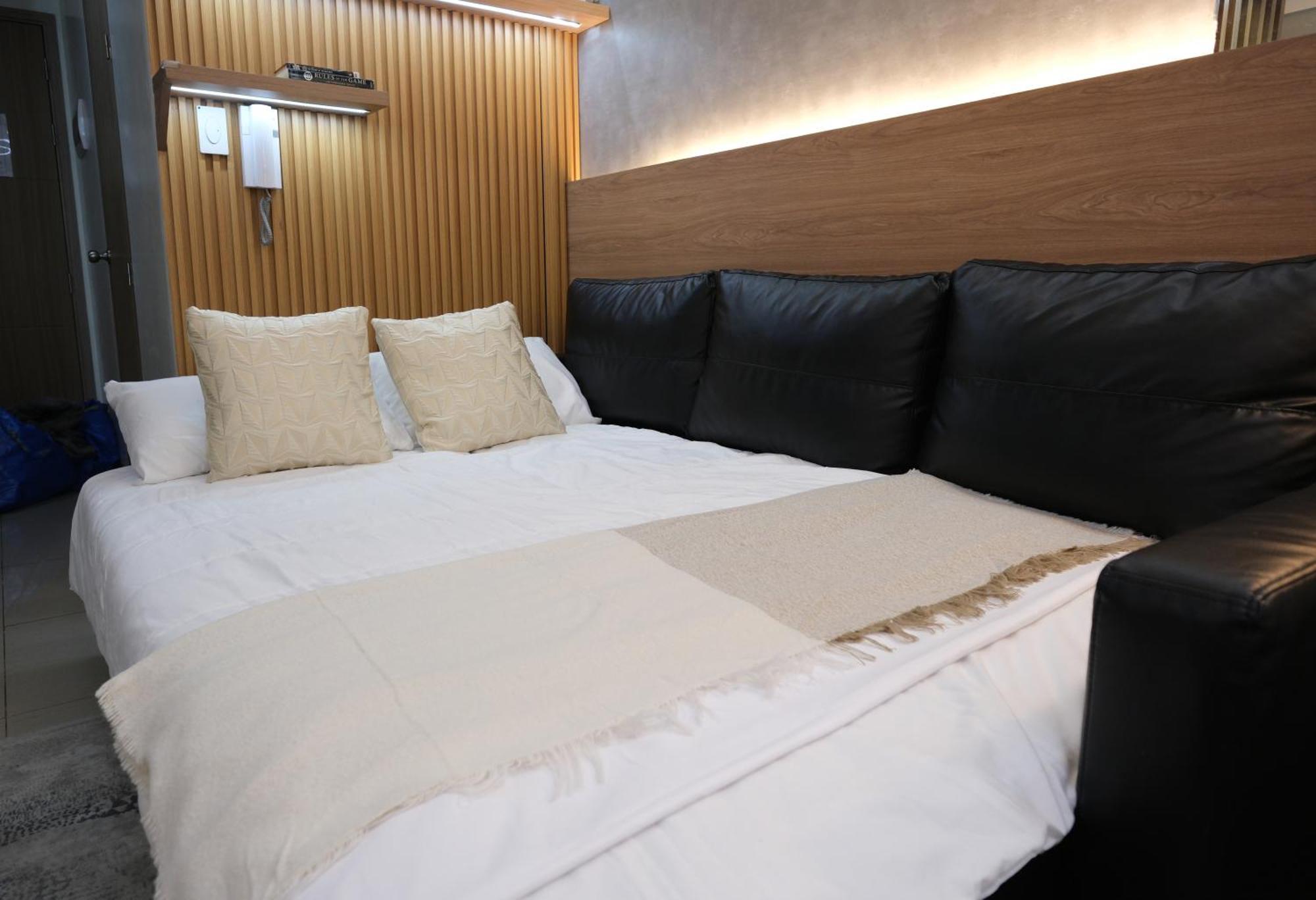 Staycation Near Mall Of Asia, Condotel With King Bed Apartment *