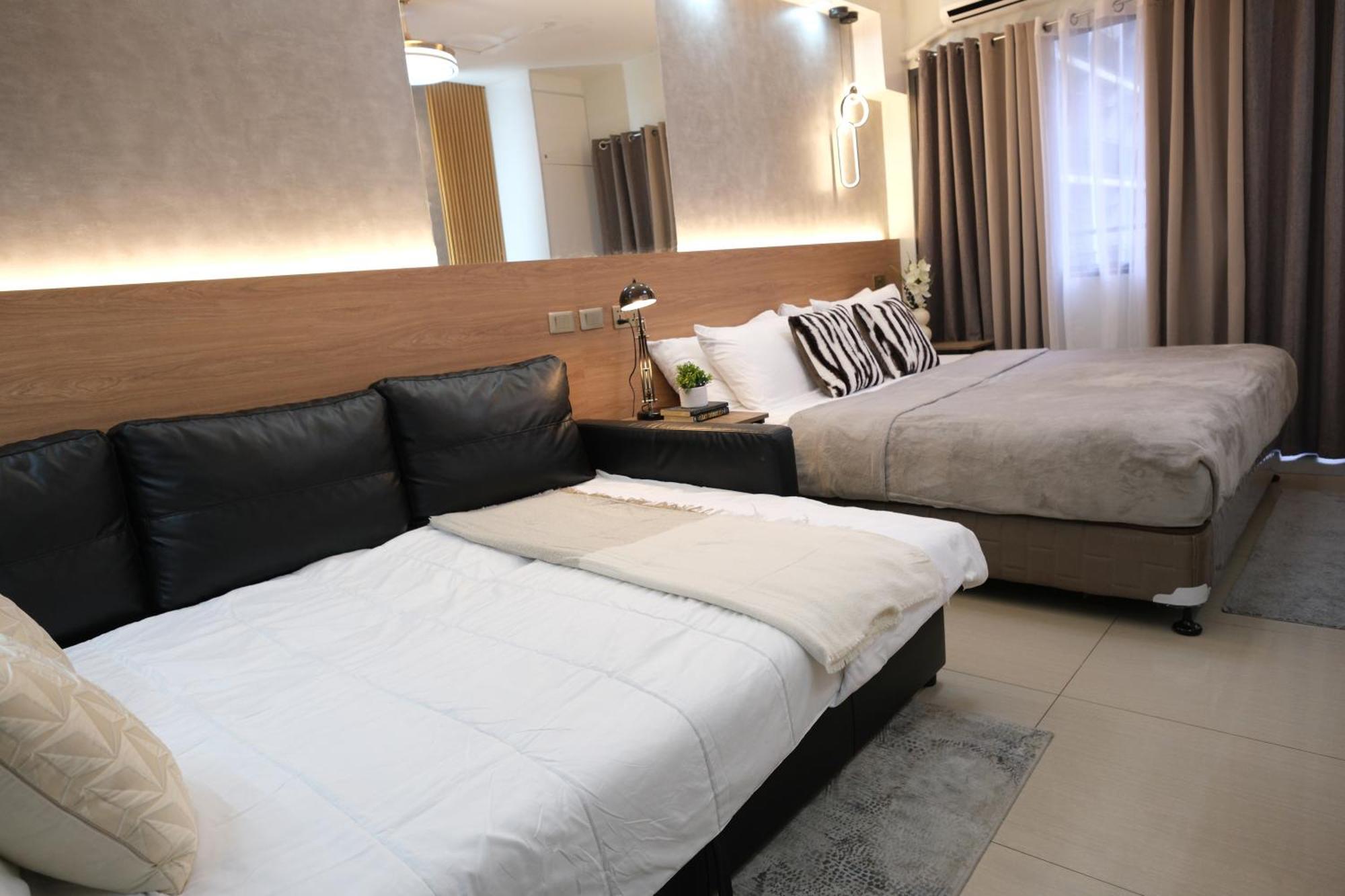 Apartment Staycation Near Mall Of Asia, Condotel With King Bed *