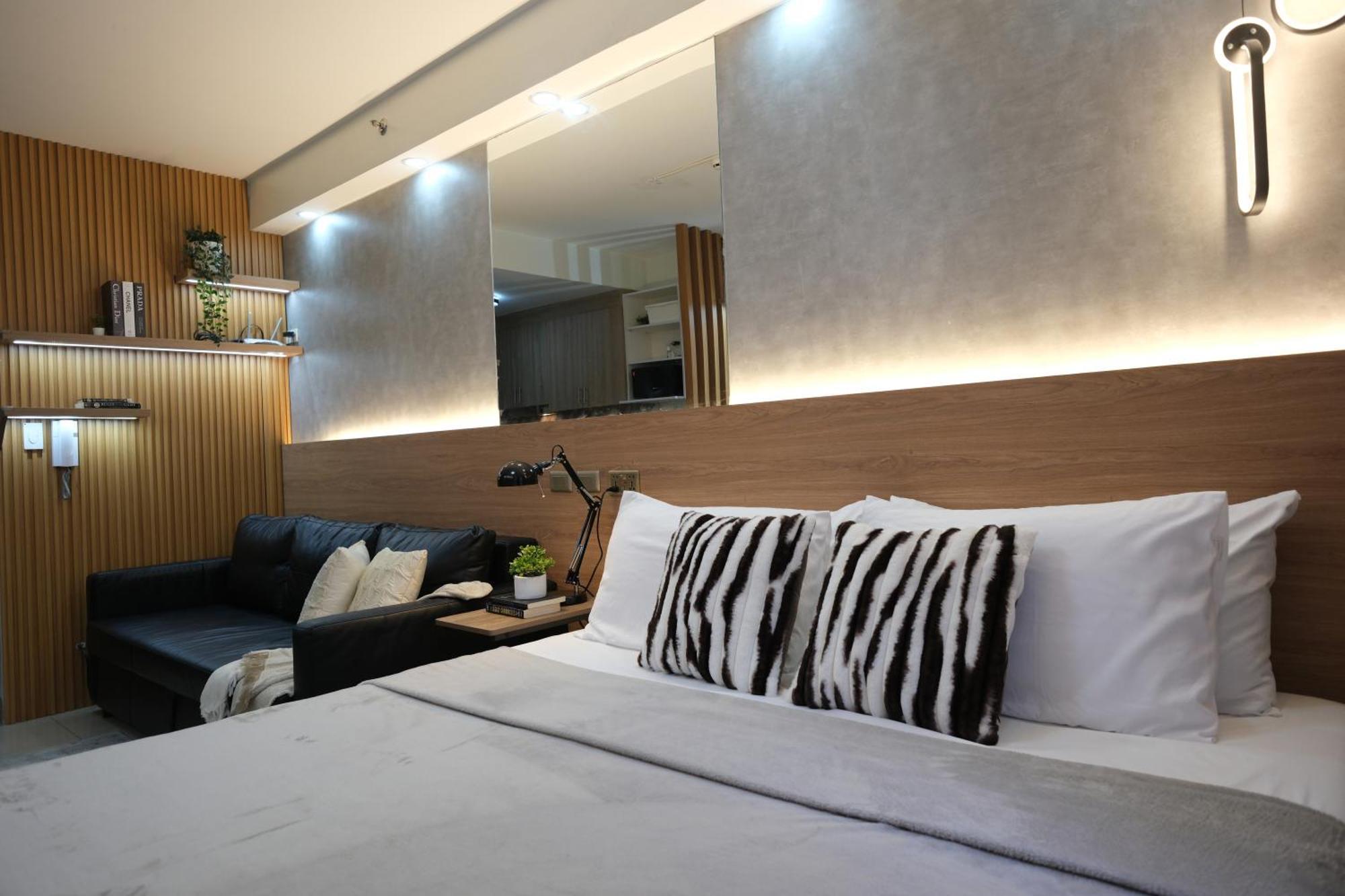 Apartment Staycation Near Mall Of Asia, Condotel With King Bed Manila