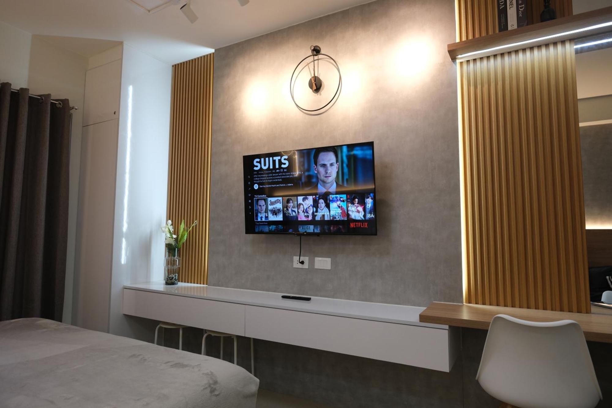 Staycation Near Mall Of Asia, Condotel With King Bed