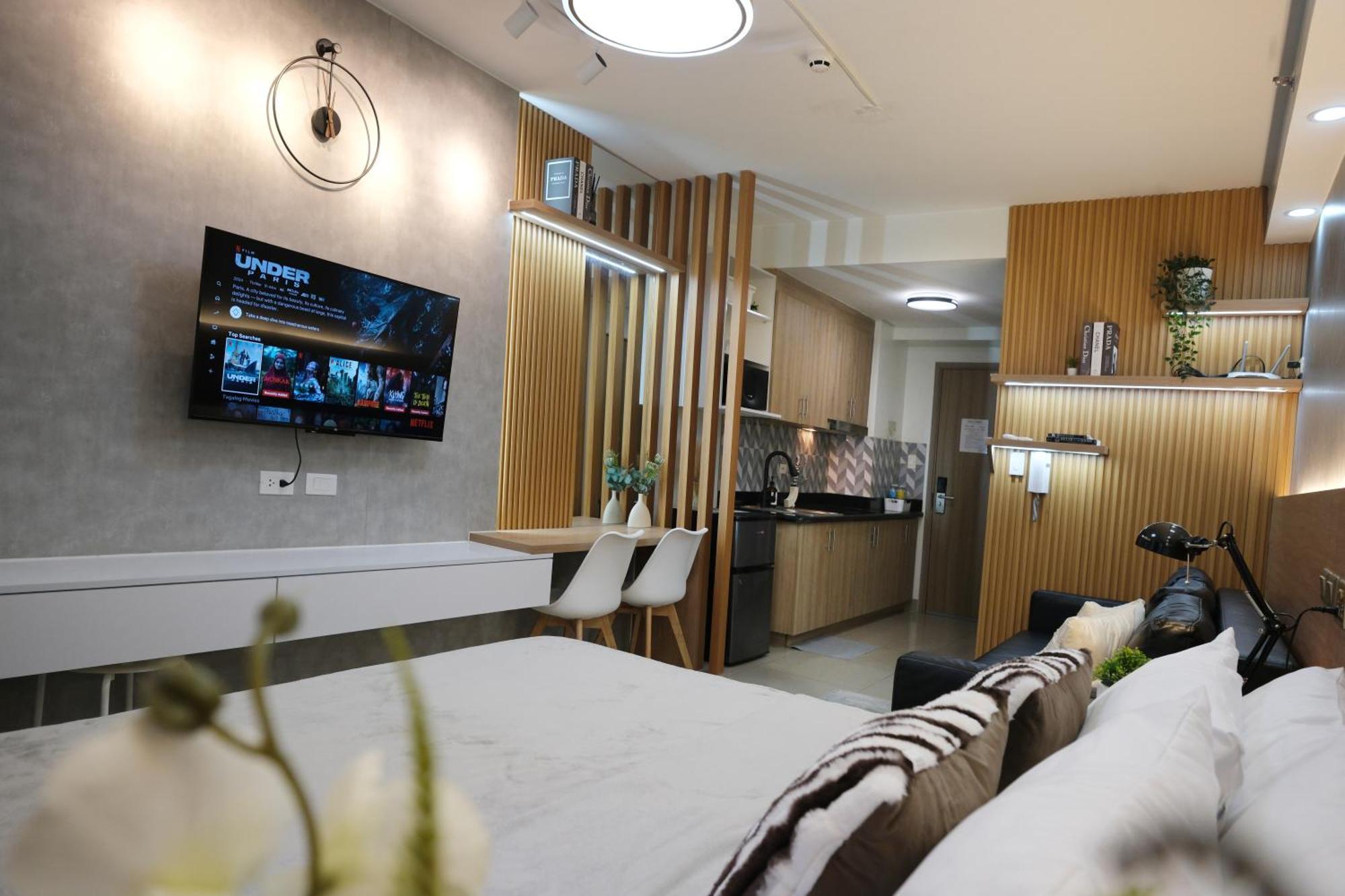 Staycation Near Mall Of Asia, Condotel With King Bed Apartment Manila