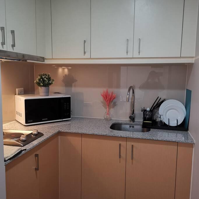 Newpointesuites 2 Uptown Bgc * Manila
