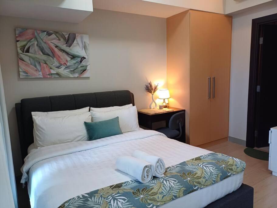 Newpointesuites 2 Uptown Bgc * Manila