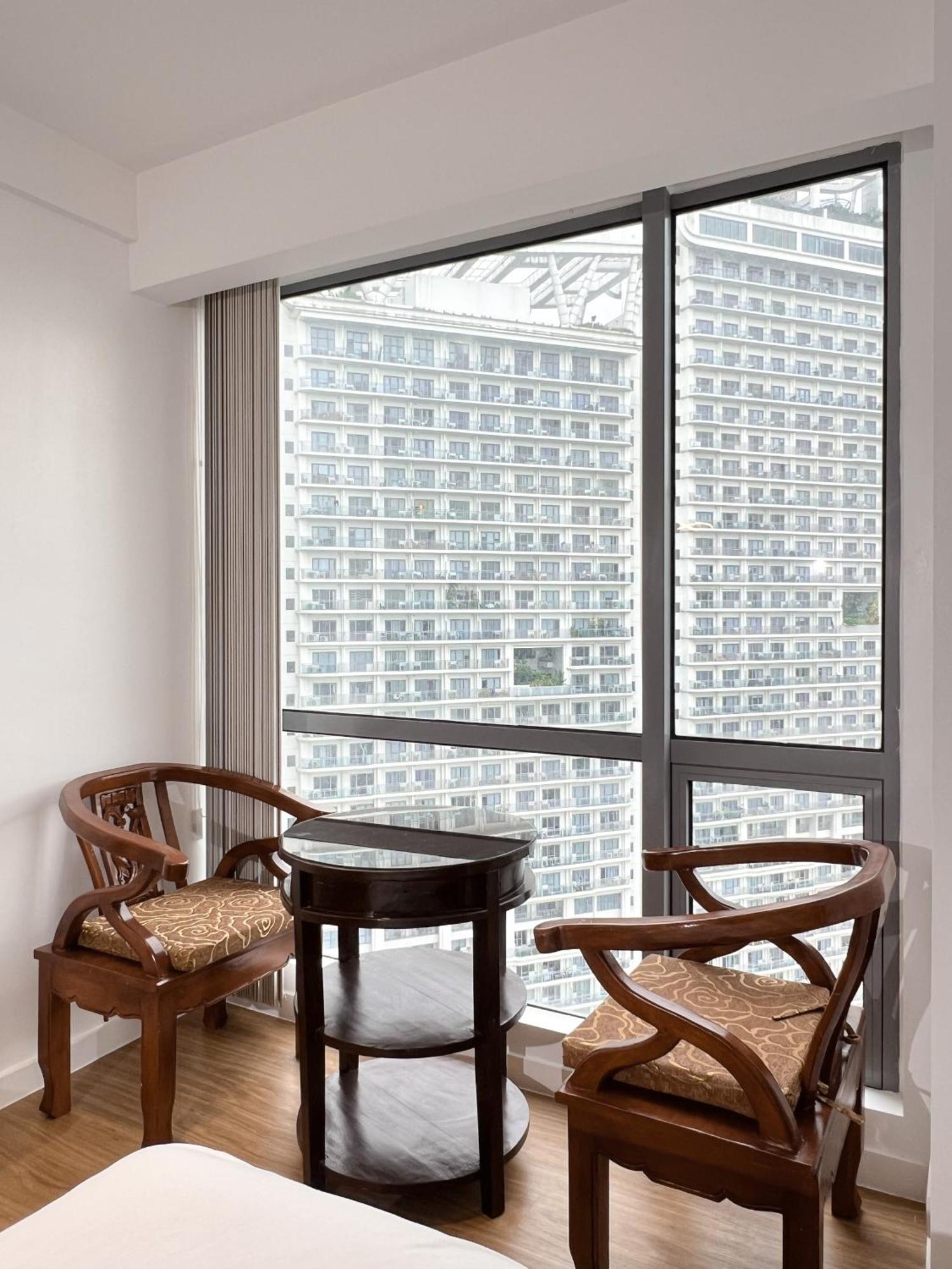 Luxurios Living In Acqua Novotel Manila