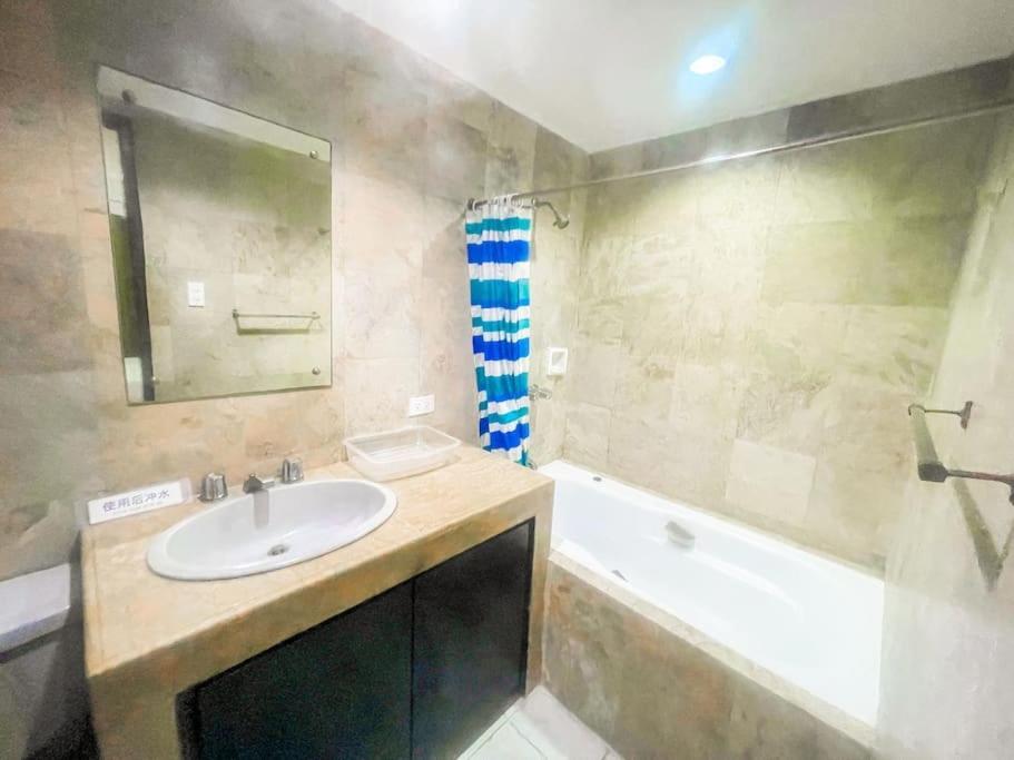 Apartment Lovely Penthouse In Makati *