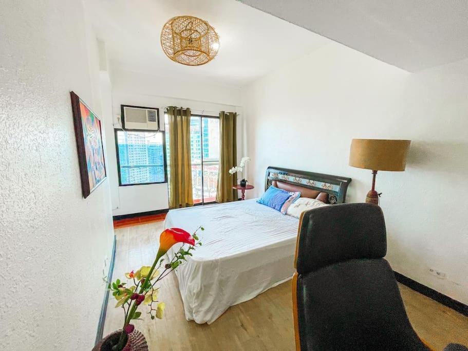 Lovely Penthouse In Makati Apartment Manila