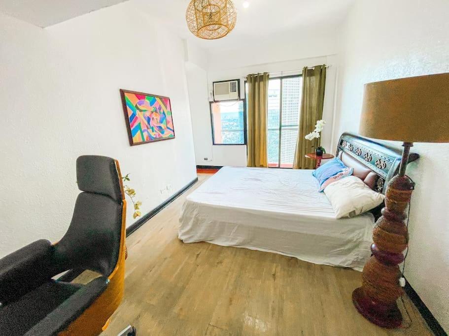 Lovely 2br Penthouse In Poblacion, Makati