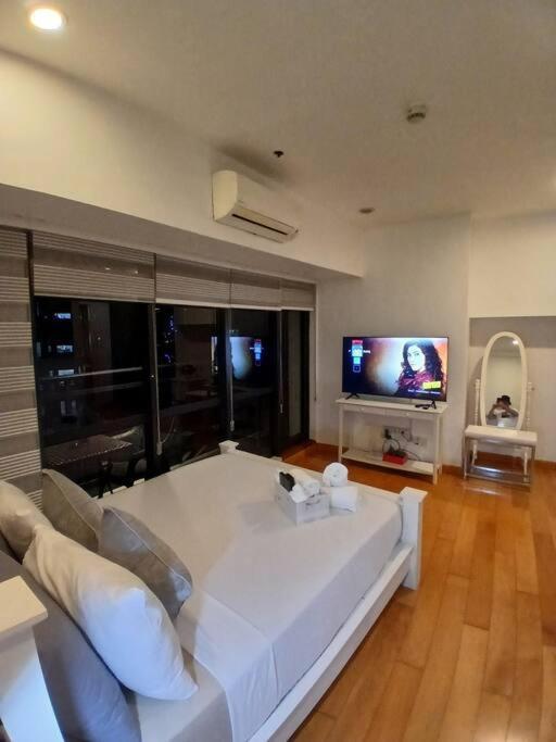 Spacious 1br Milano By Versace In Makati Apartment Manila